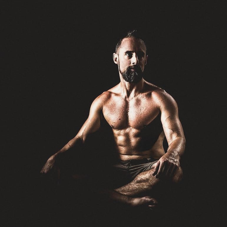 Mat Harvey, portrait in the studio